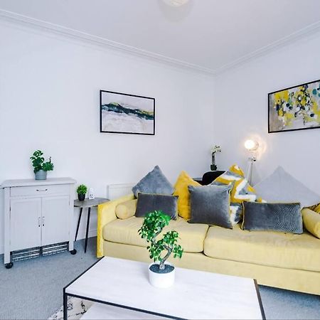 할리팩스 Long Term Offers Message For Prices Sleeps 6 Adults, Contractors, Relocators, Travellers 빌라 외부 사진