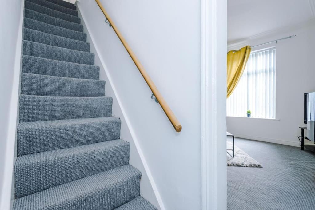 할리팩스 Long Term Offers Message For Prices Sleeps 6 Adults, Contractors, Relocators, Travellers 빌라 외부 사진