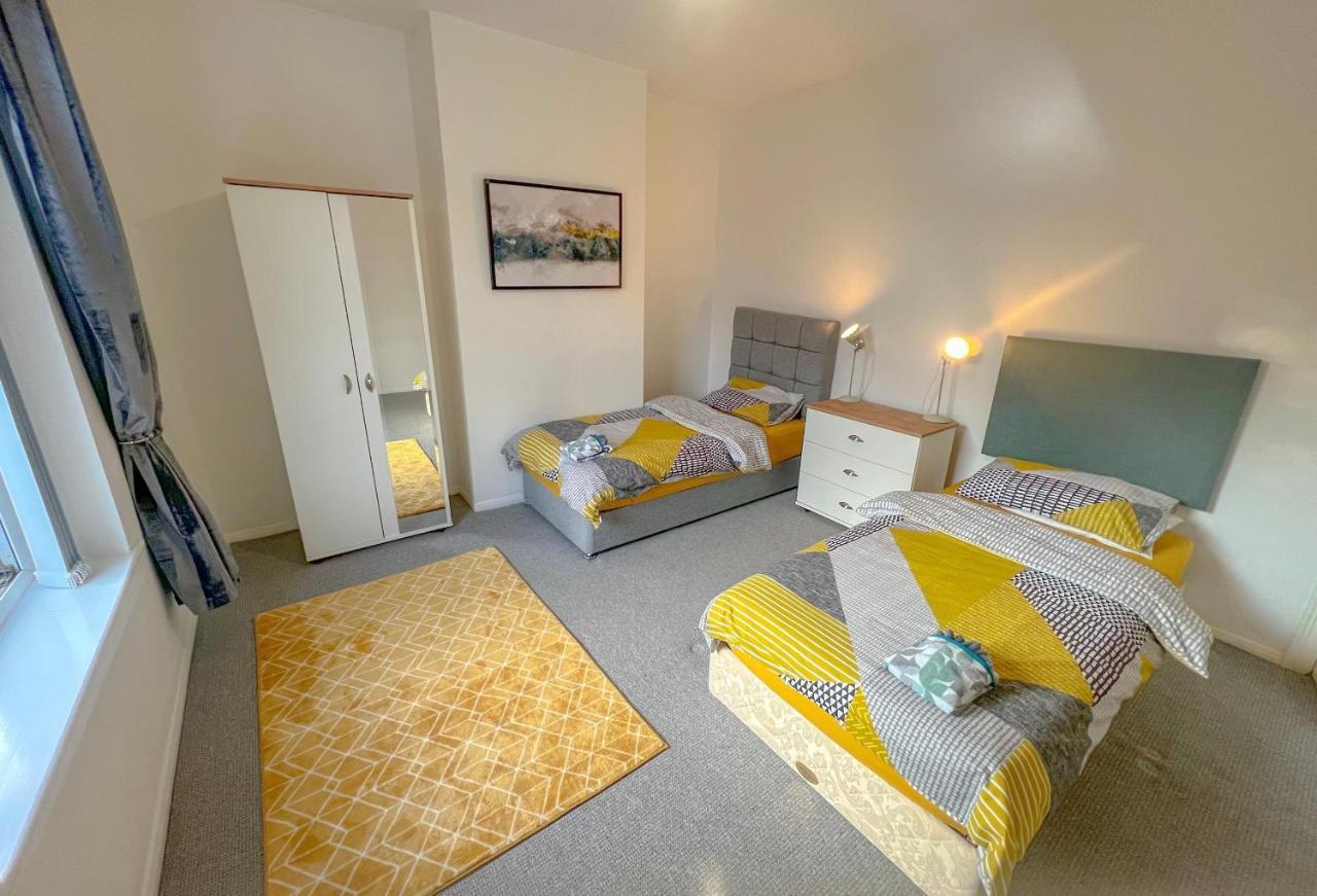 할리팩스 Long Term Offers Message For Prices Sleeps 6 Adults, Contractors, Relocators, Travellers 빌라 외부 사진