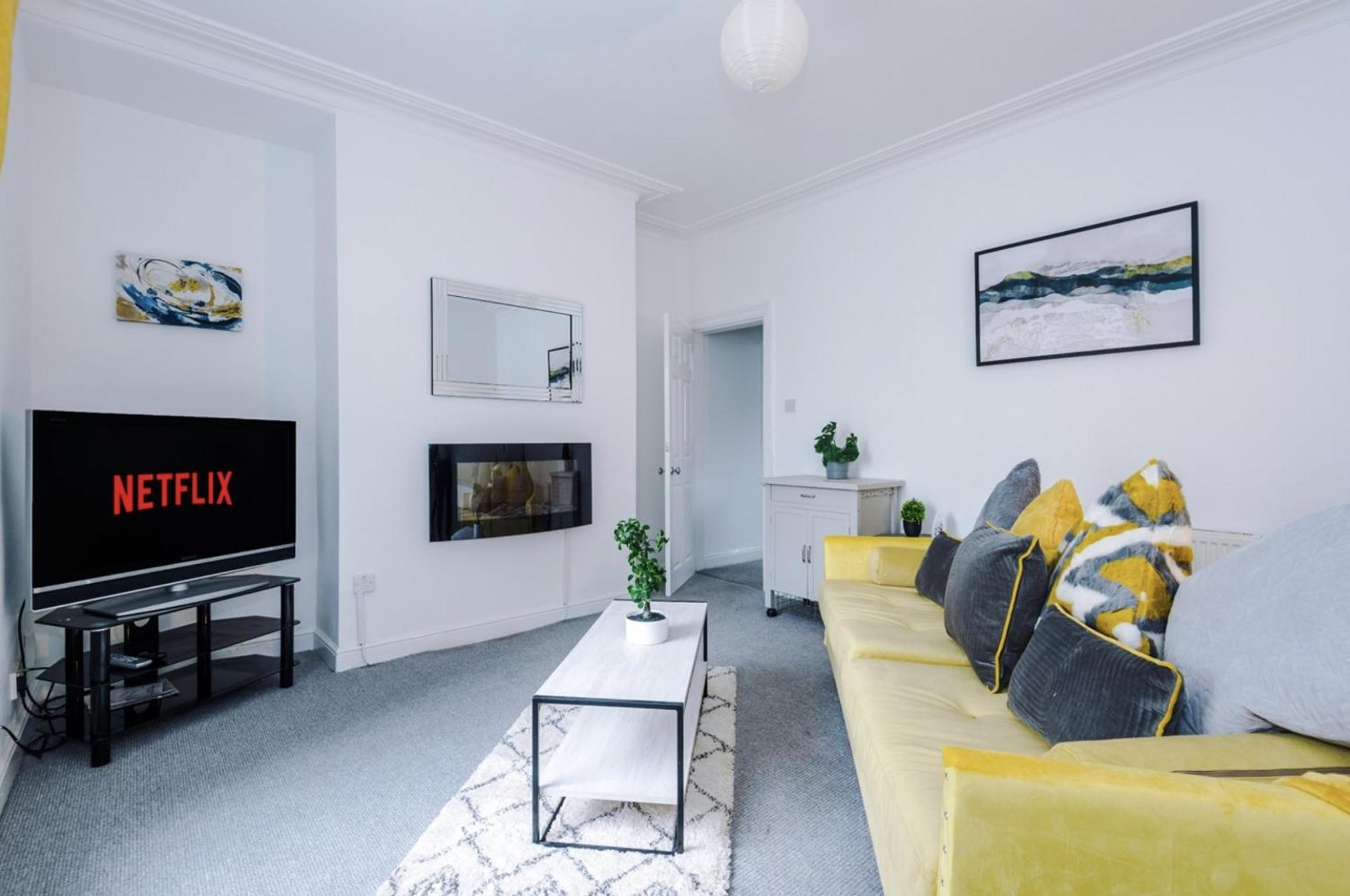 할리팩스 Long Term Offers Message For Prices Sleeps 6 Adults, Contractors, Relocators, Travellers 빌라 외부 사진
